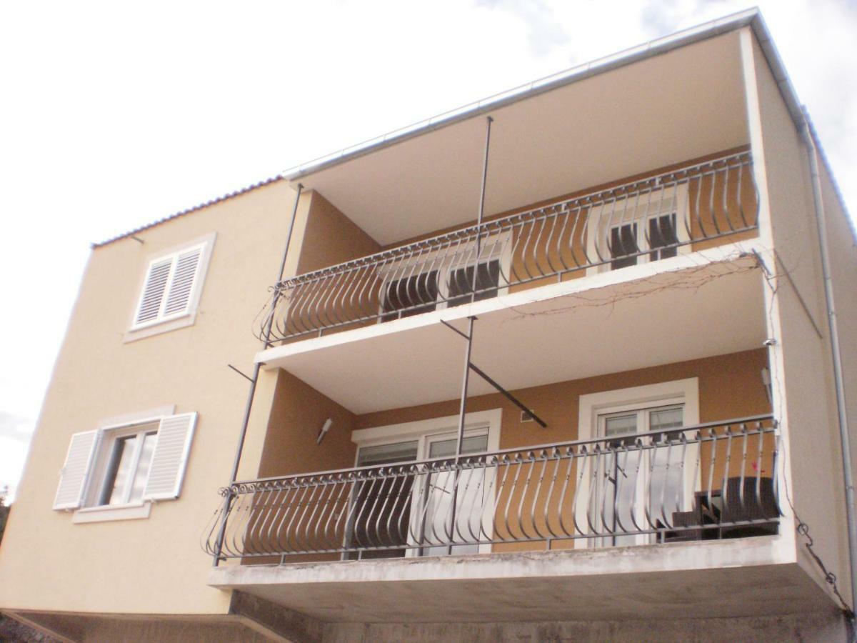 Apartman Ana 오미스 외부 사진